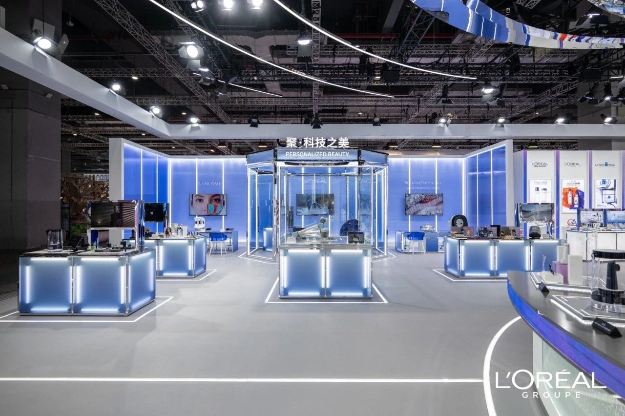 深圳展覽設(shè)計(jì)公司帶你看2023進(jìn)博會(huì)最具有創(chuàng)意00家企業(yè)展臺(tái)(歐萊雅展臺(tái))3